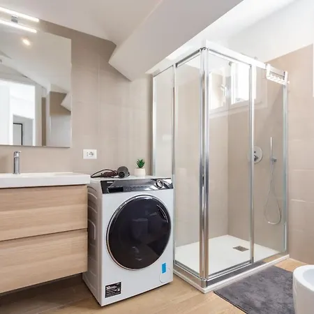 Youhosty - Sauro 5 * Milano