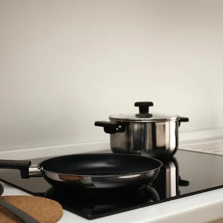 Hostmate - - Imperia's Crystal - Romolo