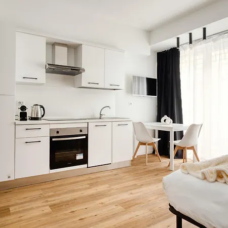 Hostmate - - Imperia's Crystal - Romolo *