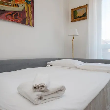 Navigli Retreat Near Duomo