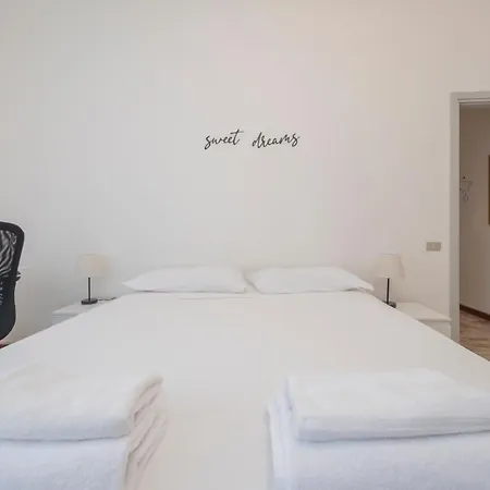 Daire Navigli Retreat Near Duomo Milano