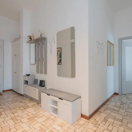 Daire Navigli Retreat Near Duomo *