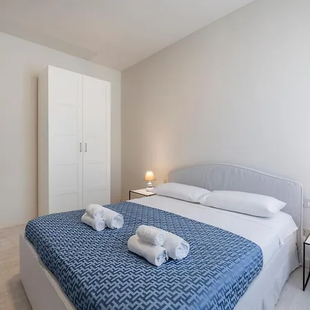 Bright And Modern 2 Double Bedrooms Bocconi Apartment *