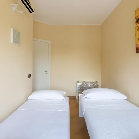 アパート Spacious Two Bedrooms Solari Area - Mirable Pm ミラノ