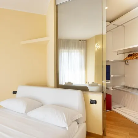 Spacious Two Bedrooms Solari Area - Mirable Pm Apartment