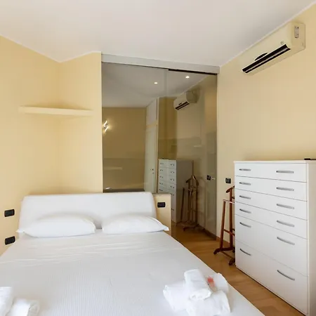 アパート Spacious Two Bedrooms Solari Area - Mirable Pm ミラノ