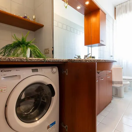 Simply Six * Milánó