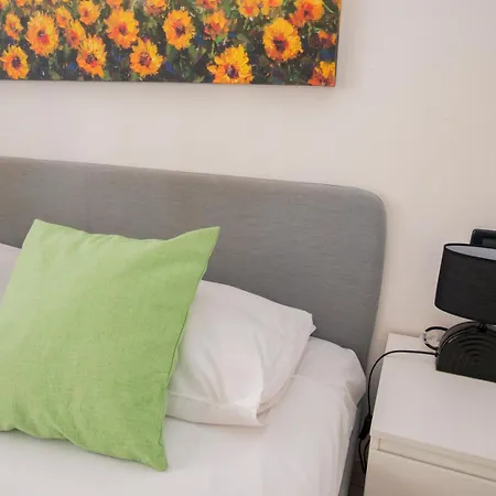 Ihost - Premuda 17 * Mediolan