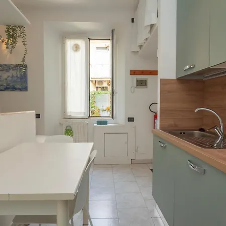 Ihost - Premuda 17 * Milano