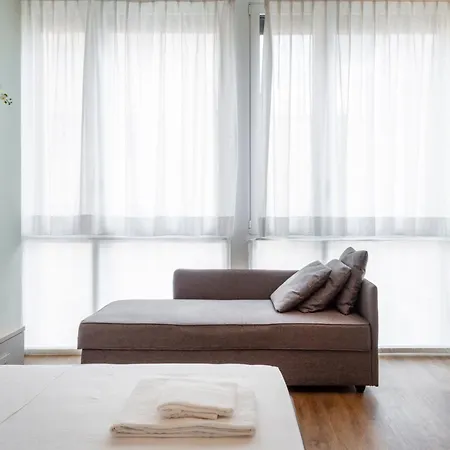 Duomo B - The * ميلان