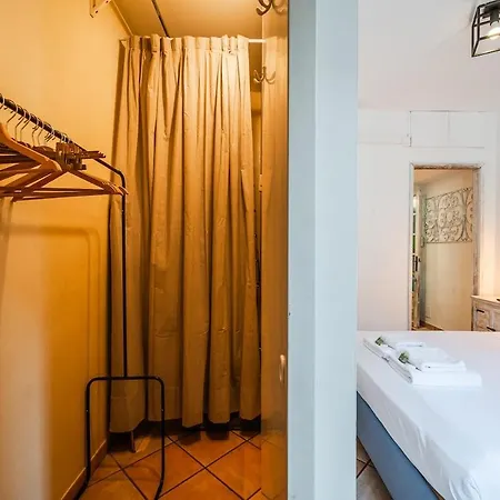 Lägenhet Savona Bilo13 Fashion Spot Metro A 5 Minutes Wifi And Ac