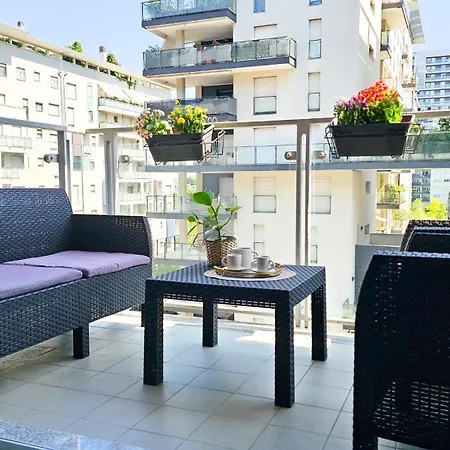 Skyline Milano-terrazza E Box Auto Esclusivo * Милан