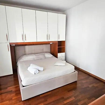 Skyline Milano-terrazza E Box Auto Esclusivo