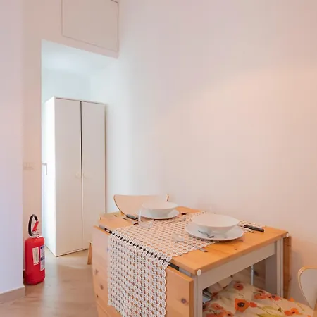 아파트 Homelovers Simple Quite Flat Sarpi Sempione Mm5 Gerusalemme 밀라노