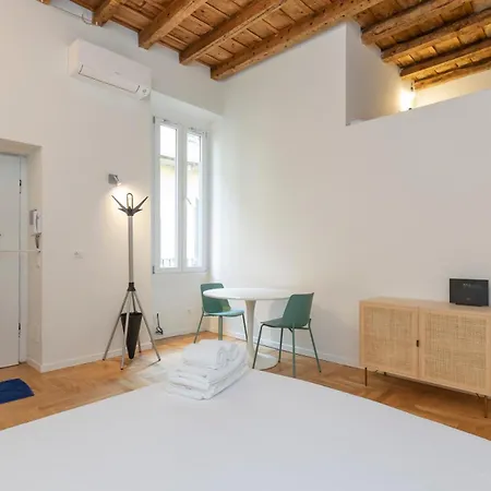 Apartment Xenia - In Corso San Gottardo A *