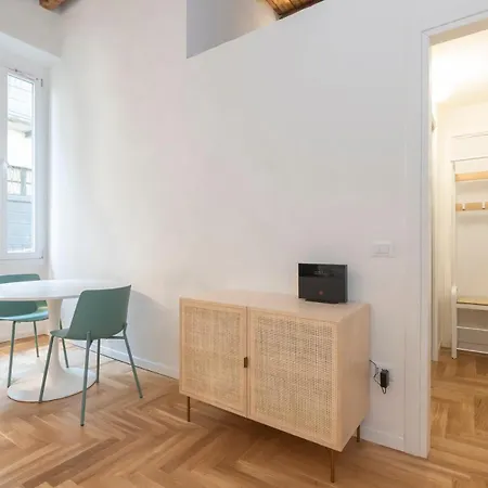 Apartment Xenia - In Corso San Gottardo A