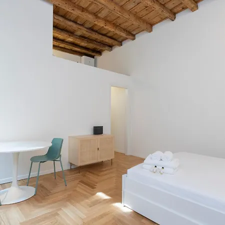 Xenia - In Corso San Gottardo A *