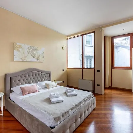 Duomo Milan-attic With Terrace-netflix And Wifi Milão