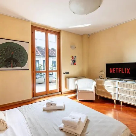 Duomo Milan-attic With Terrace-netflix And Wifi Milão