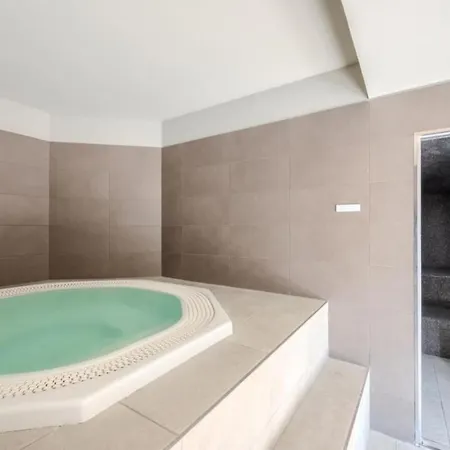 Giax Tower-spa, Pool, Parking Милан