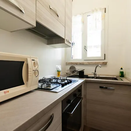 Youhosty - Meloria 10 * Μιλάνο