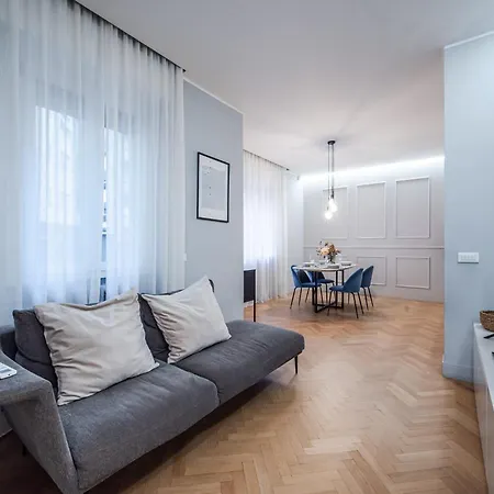 Elegant And Spacious Luxury In Bullona