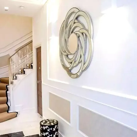 Spazioso Recentemente Ristrutturato