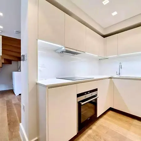 Spazioso Recentemente Ristrutturato Apartmán *