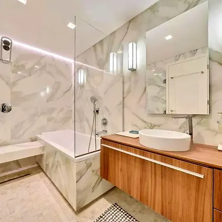 Spazioso Recentemente Ristrutturato Apartmán Milán