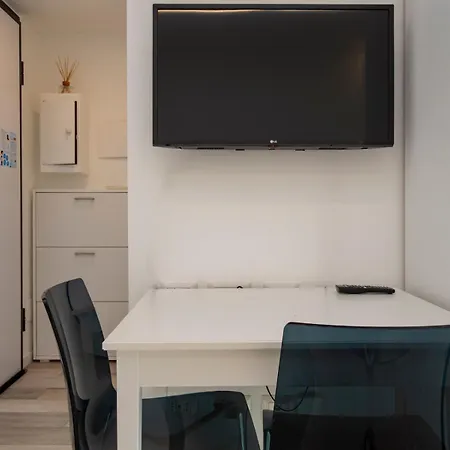 I-host - Cambiasi 8 Appartement