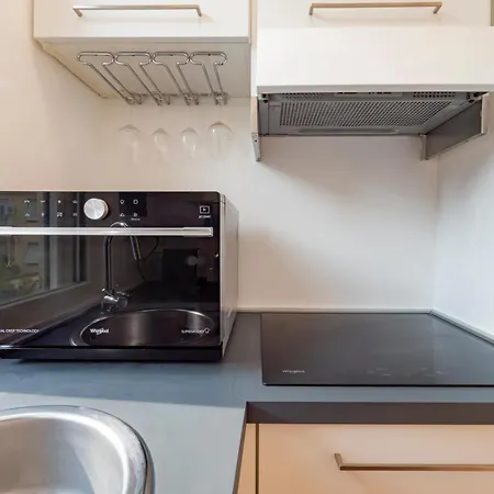 I-host - Cambiasi 8 Appartement *