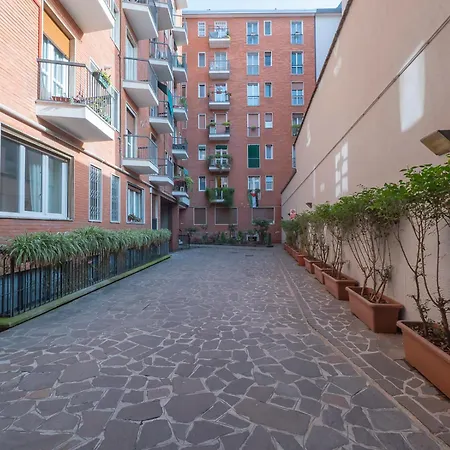 I-host - Cambiasi 8 Appartement *