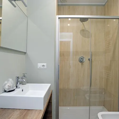 Via Torino 3 * Milán