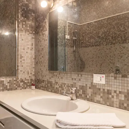 Corso Venezia With Double Bathroom And Balcony Apartament *