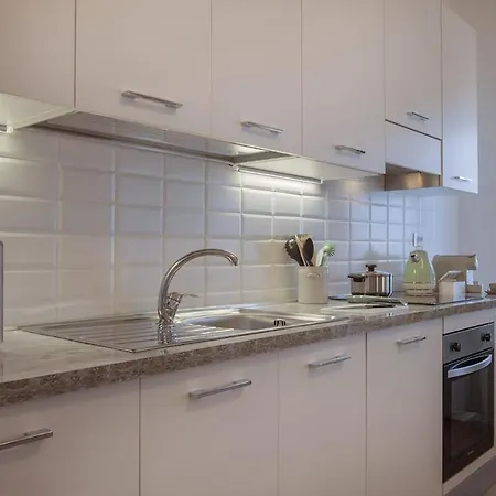 Laru Porta Romana 5 Minutes From The Subway