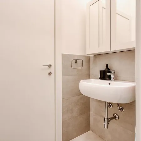 Just Urban Stays - Monolocale Moderno Navigli - Metro M2 Appartement