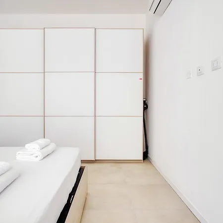 Just Urban - Bilocale Moderno Navigli - Metro M2 Apartment