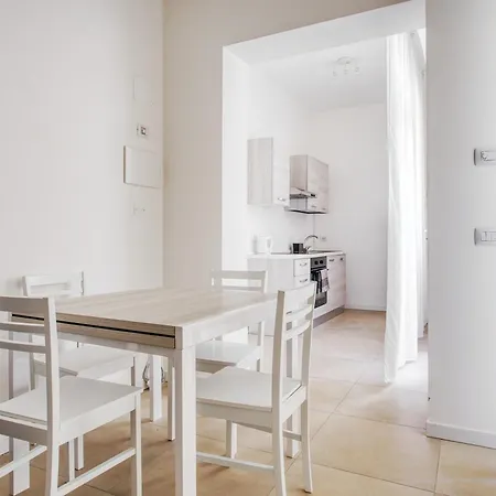 Just Urban - Bright Renovated 1-br Near Navigli & Metro M2 Apartament *