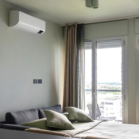 Skyline House - Free Parking & Terrace *