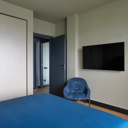 Skyline House - Free Parking & Terrace