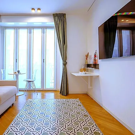 Гостевой дом B And G San Babila- Luxury In The Heart Of - Design District 4*