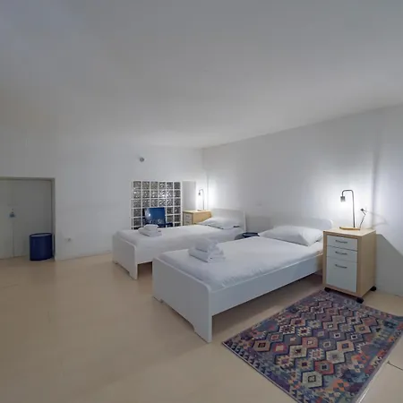 Luxury - Ausonio * Milaan