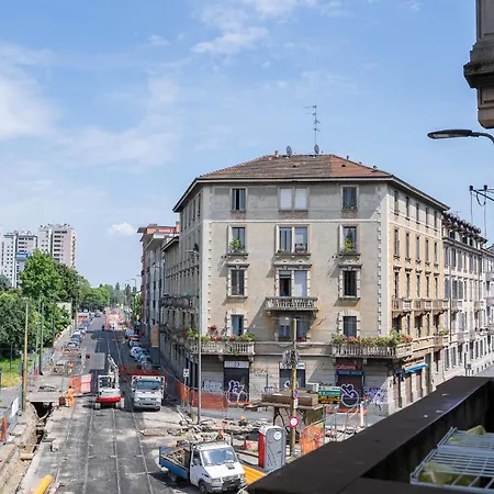 Certosa - Bright & Modern - 2 Steps From Train Station By Innstay شقة