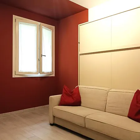 Looking 4 Charming With Courtyard On The Navigli Milão