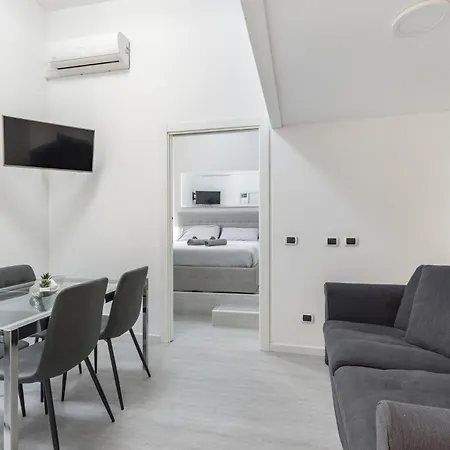 White - Duomo - 6 Posti * Milano