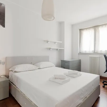 Guesthost - Stylish Viale Toscana * Milano