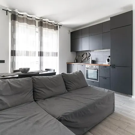 Guesthost - Bonola M1 Balcony Apartament *