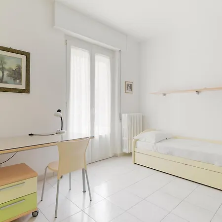Guesthost - Piazza Abbiategrasso Chiesa Rossa Appartement Milaan