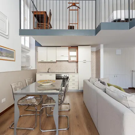 Guesthost - M5 Istria & Marche Roomy Lofted Appartamento *