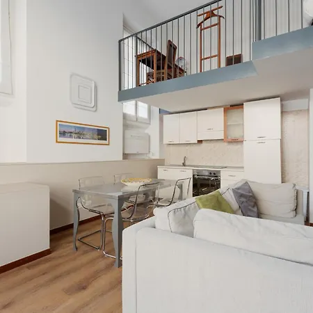 Guesthost - M5 Istria & Marche Roomy Lofted * Milano